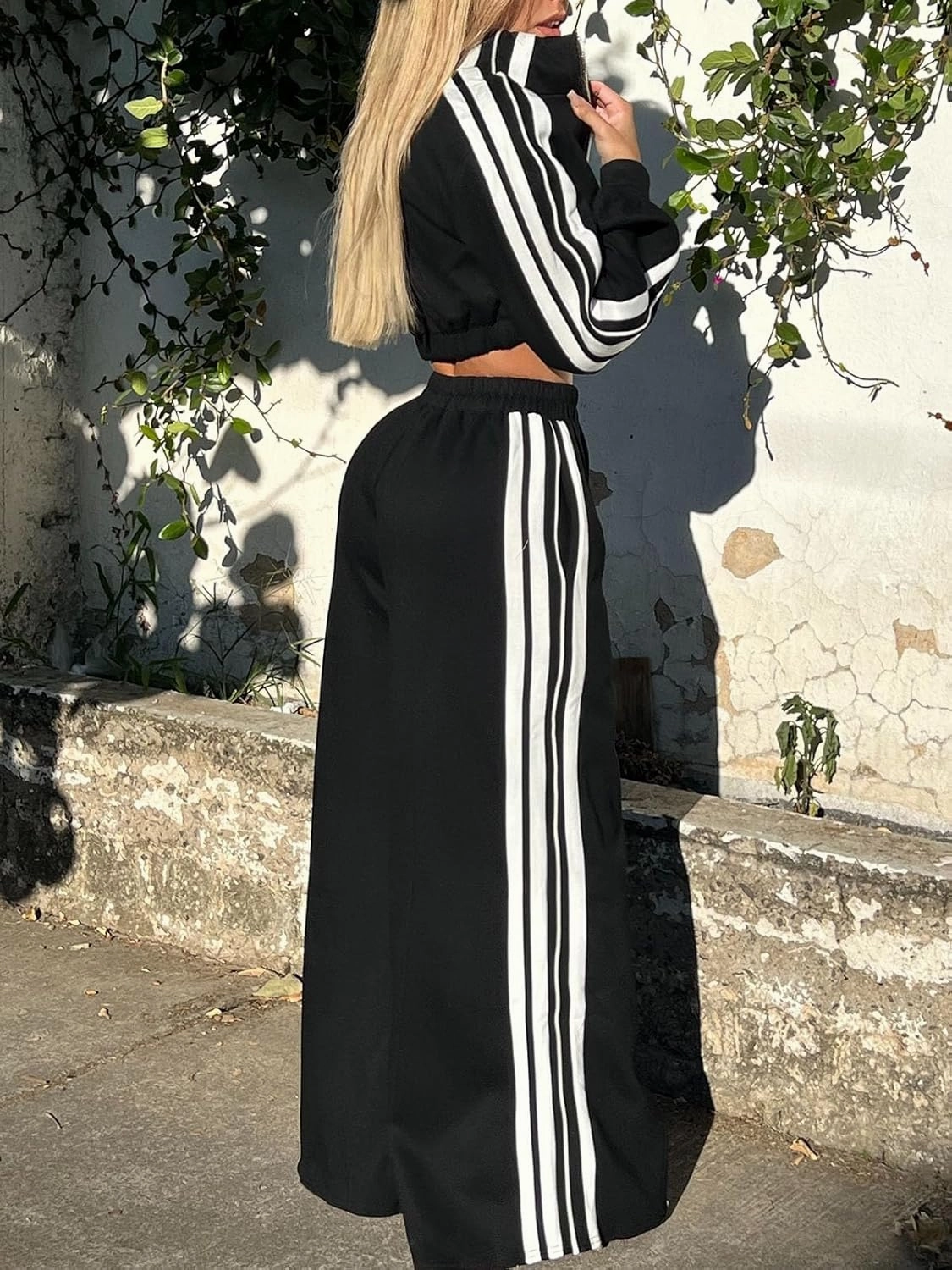 Akmipoem Sweatsuits Women 2 Piece Outfit Striped Tracksuit Long Sleeve Zipper Cropped Jackets Wide Leg Sweatpants Set