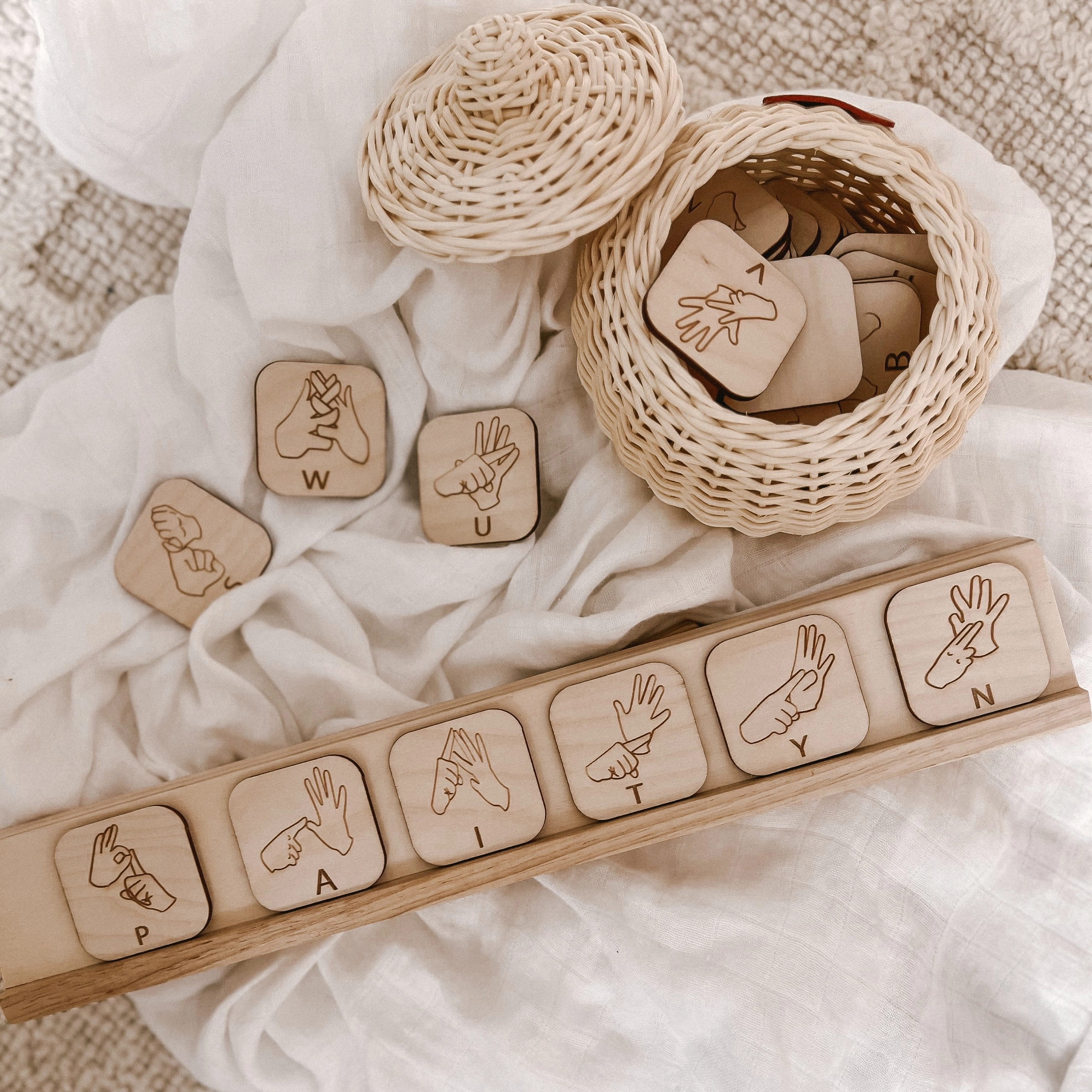Auslan Alphabet and Number Tiles