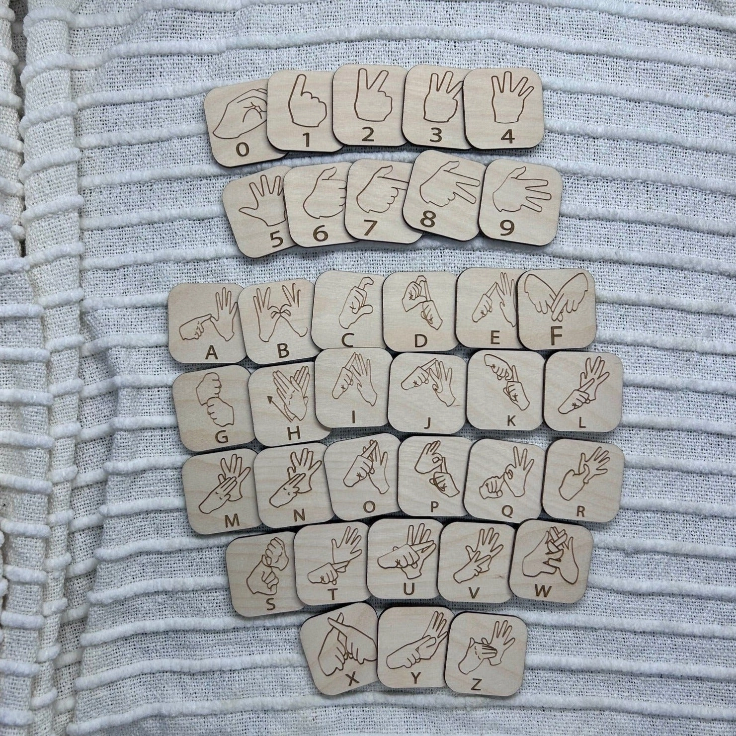 Auslan Alphabet and Number Tiles