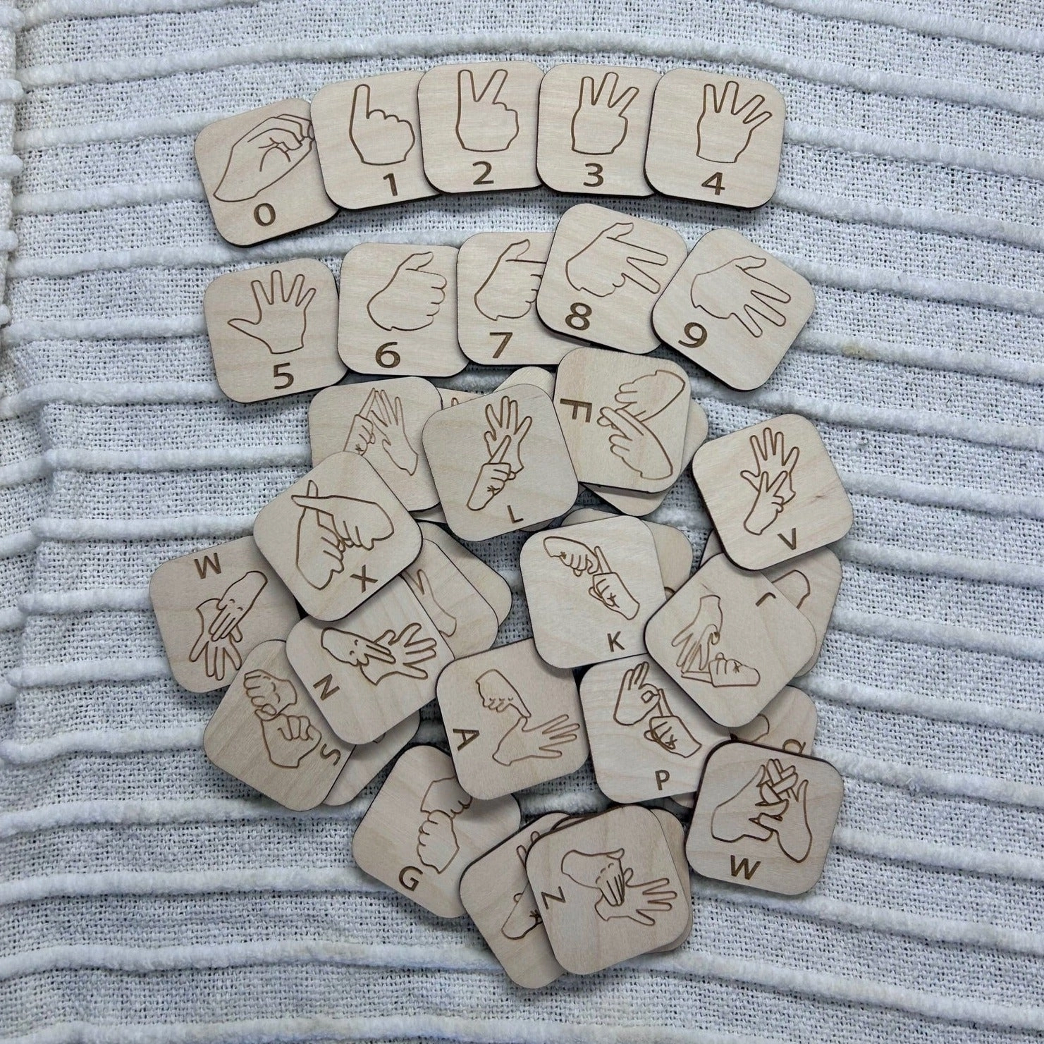 Auslan Alphabet and Number Tiles