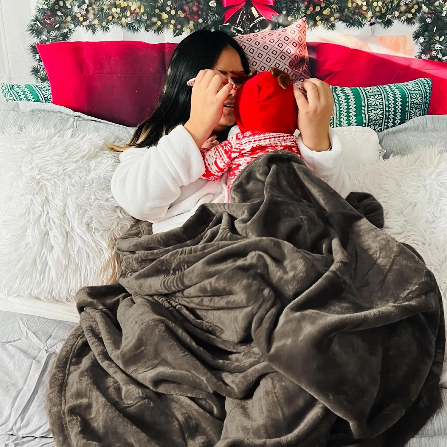 Bedsure Fleece Throw Blanket Brown - 300GSM Blankets for Couch, Sofa, Bed, Soft Lightweight Plush Cozy Throws for Toddlers, 50x60 inches