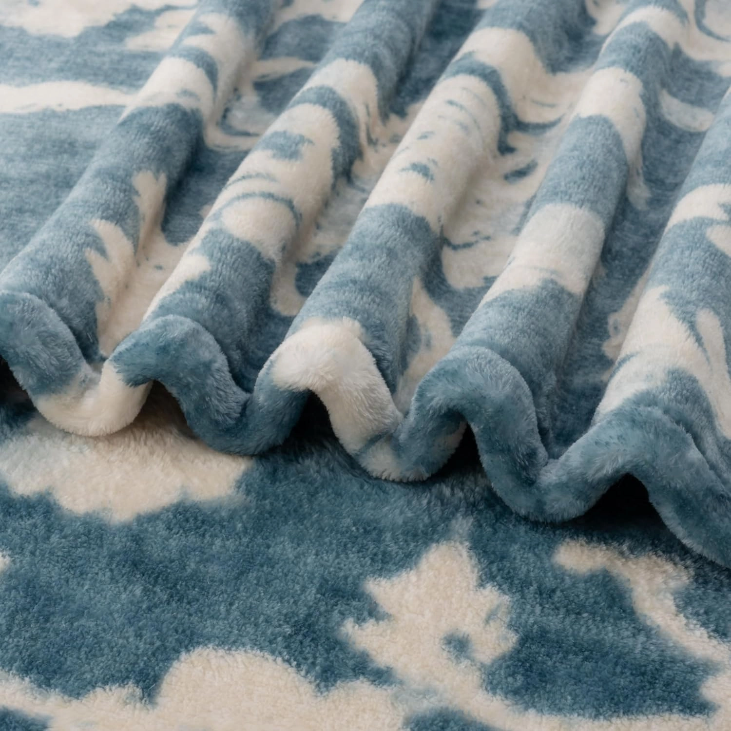 Berkshire Blanket-Classic Heavyweight Soft Printed VelvetLoft® Plush Warm Blanket, Twin Size Soft Fuzzy Blanket for Couch Sofa Bed, Floral Blue, 60in x 90in