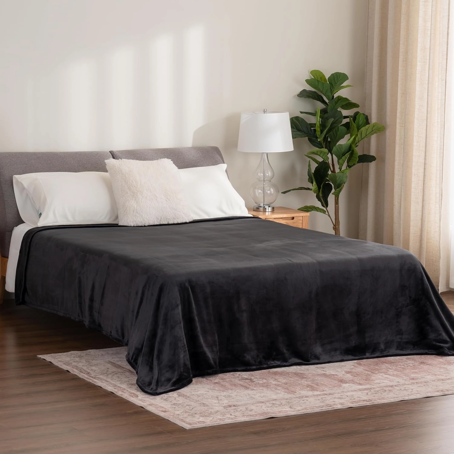 Berkshire Blanket Classic VelvetLoft® Solid Bed Blanket,King Size Bed Blanket,Lightweight Soft Fuzzy Plush Blanket for Bed and Couch,Black,90x108 Inches
