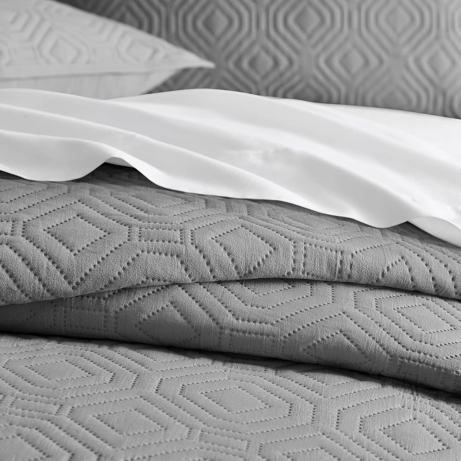 BOURINA Quilt Set Bedspread Coverlet Set Pre-Washed Microfiber Ultra Soft Oversized 2-Piece Quilt Set, Twin 65"x93" Ashy Grey