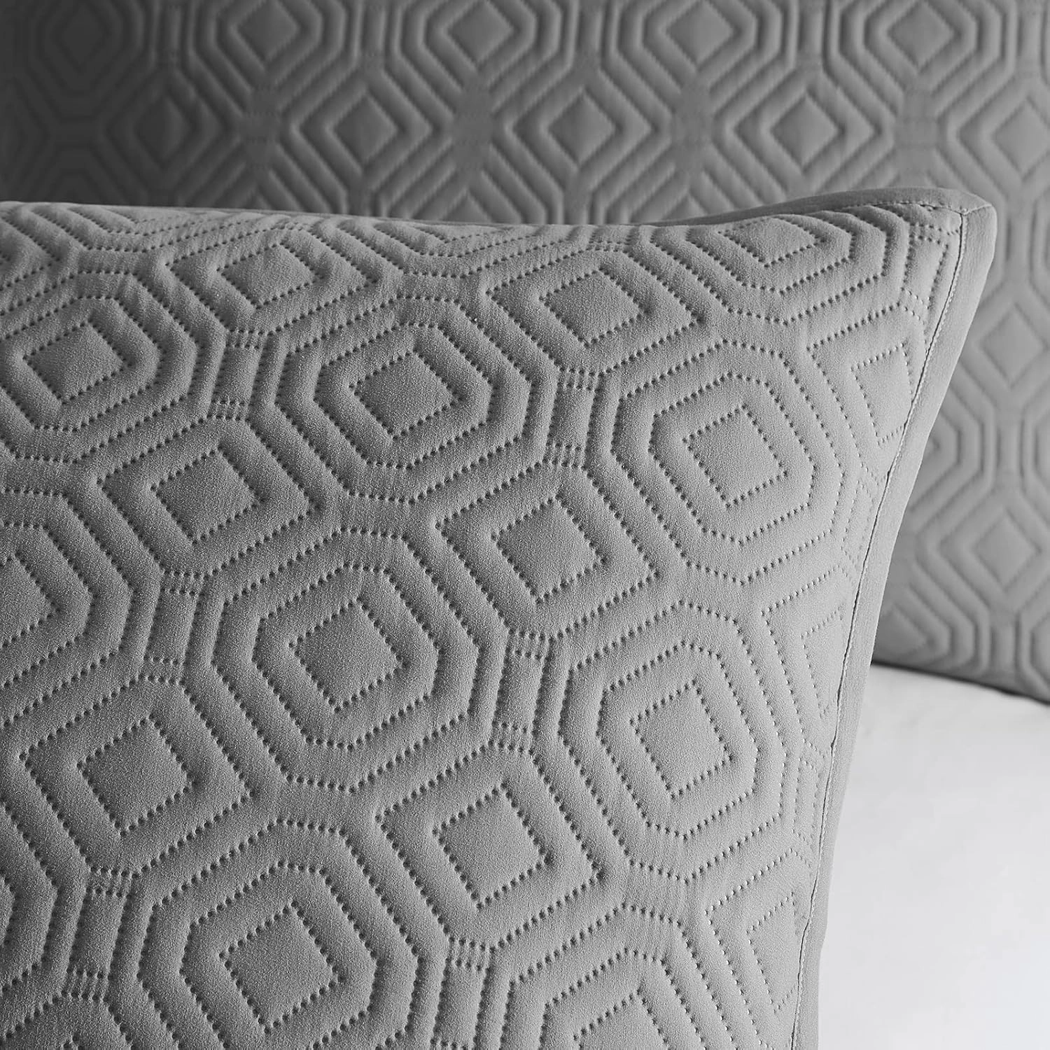BOURINA Quilt Set Bedspread Coverlet Set Pre-Washed Microfiber Ultra Soft Oversized 2-Piece Quilt Set, Twin 65"x93" Ashy Grey