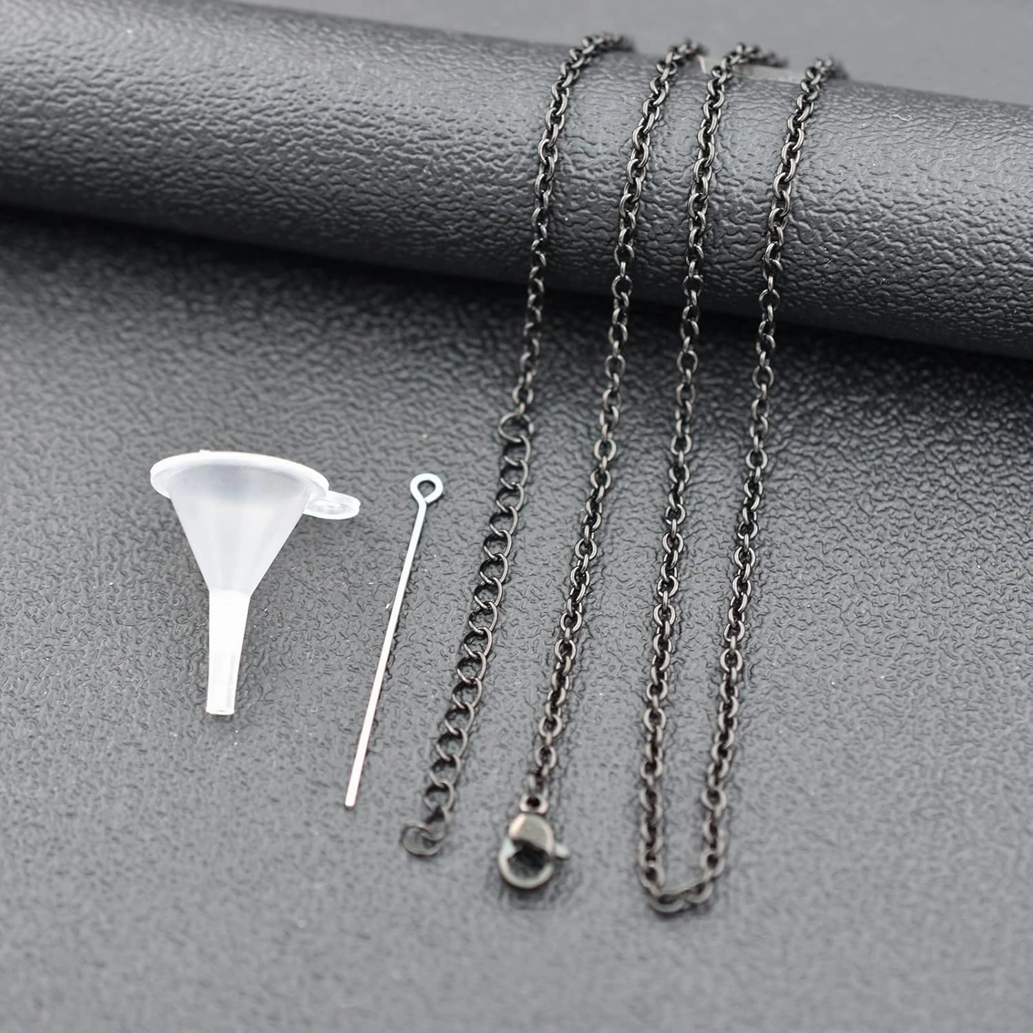 Circle Acrylic Cremation Urn Keepsake Ashes Holder Necklace, Stainless Steel Memorial Ash Locket, Simple Urn Pendant Jewelry for Dad Mom Family Souvenir, Commemorative locket for Women Men