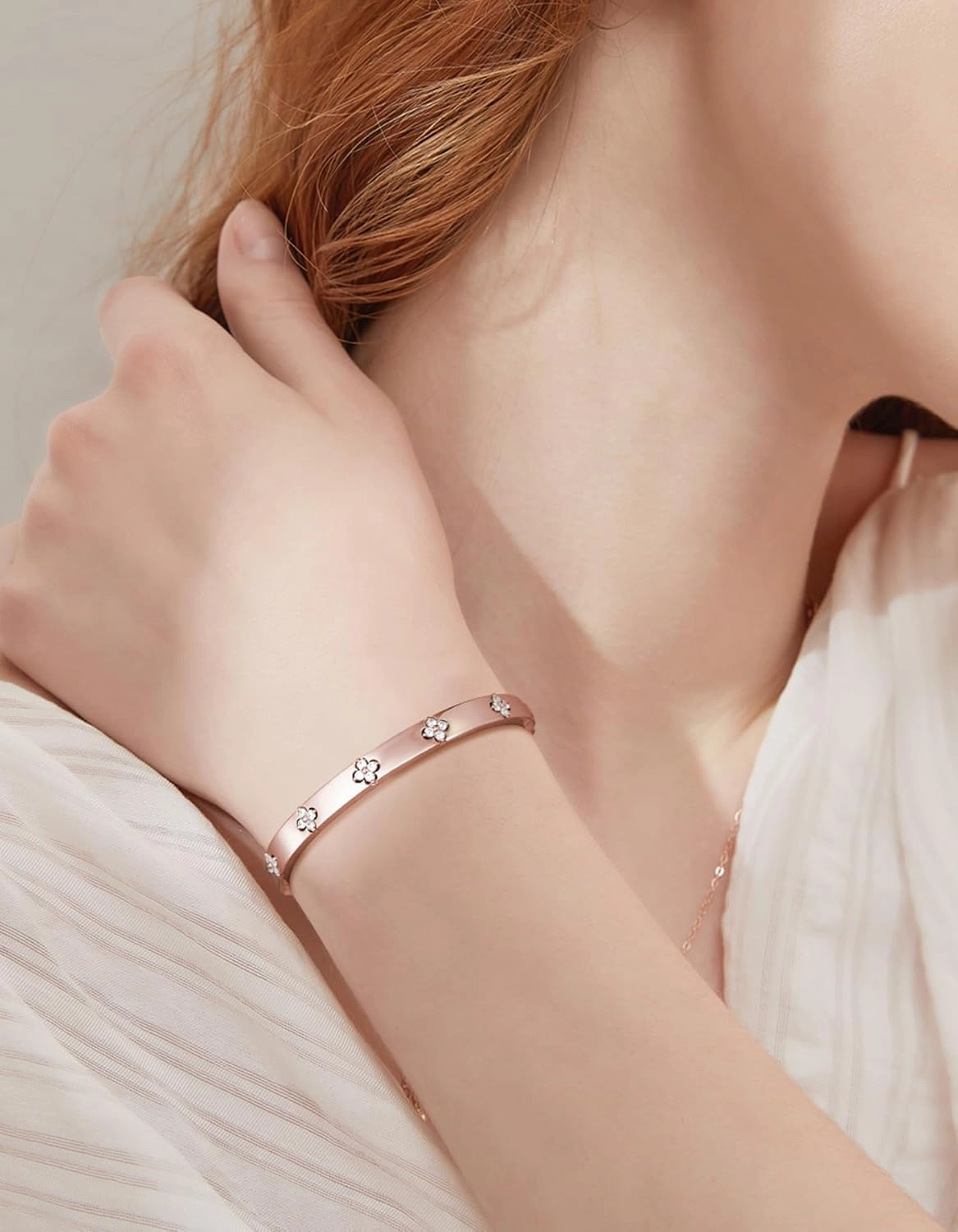 Clover Emerald/Moissanite Bracelets for Women Gifts | Premium Emerald and Moissanite (D Clolor VVS1 Clarity 3EX Cut) | S925 Sterling Silver Plated 18K Gold Stackable Non Tarnish