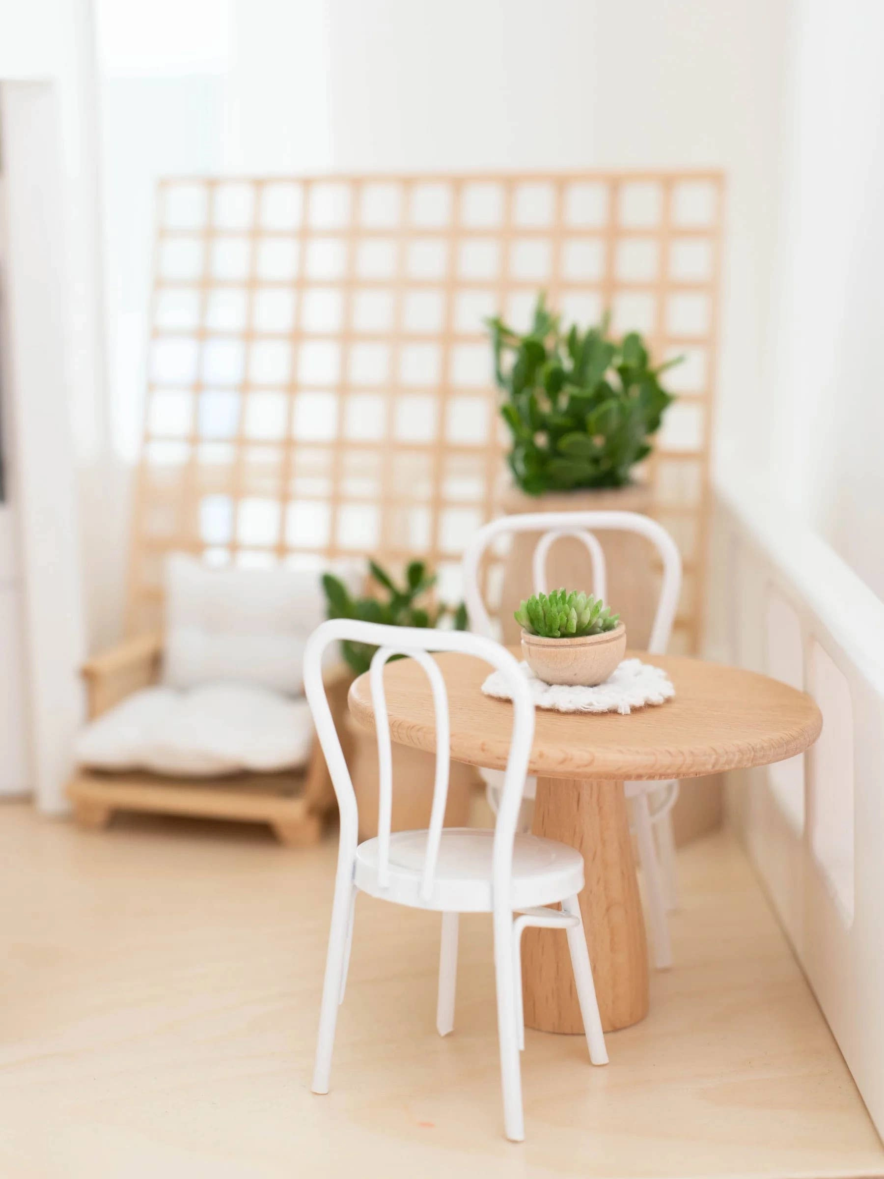 Dollhouse Round Bistro Dining Table