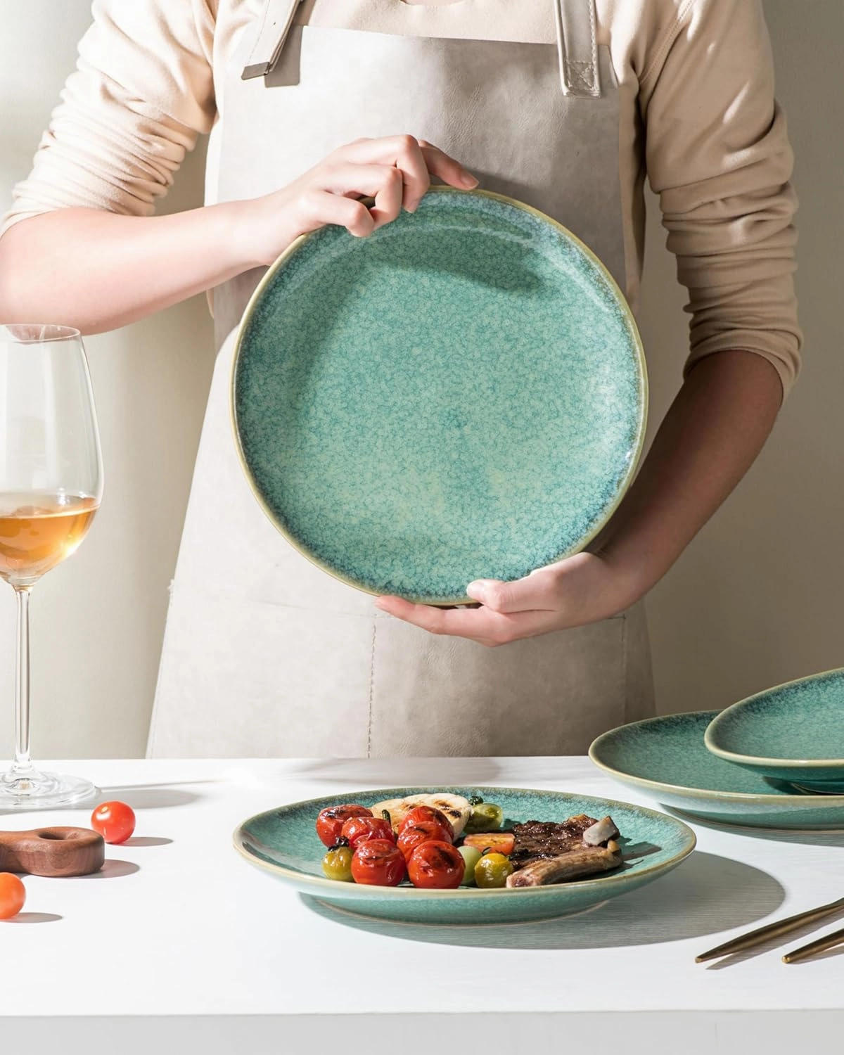 HENXFEN LEAD 10 Inch Dinner Plates Set, Porcelain Serving Dishes for Salad, Pasta, Dessert Microwave, Dishwasher Safe Plates Set of 4 - Reactive Green
