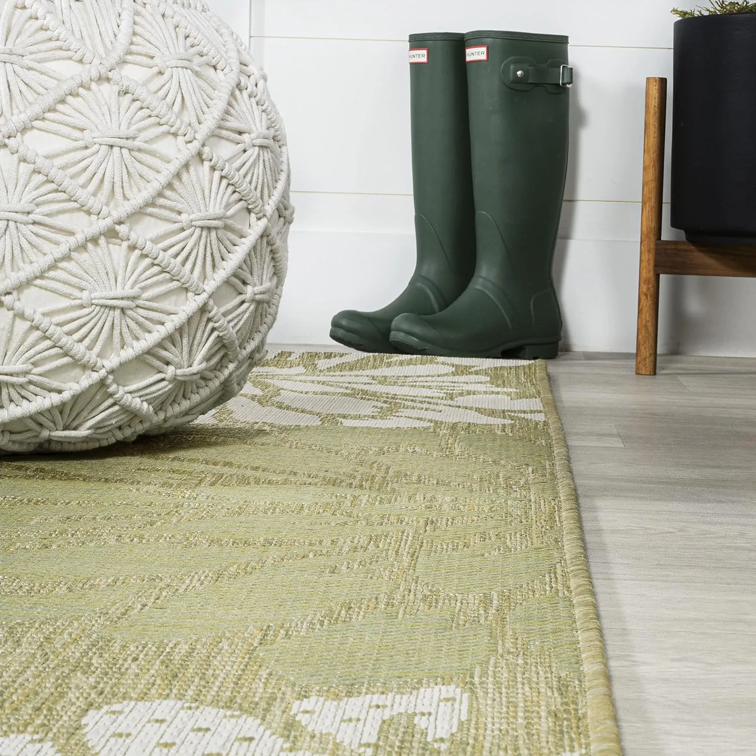JONATHAN Y SMB110H-210 Zinnia Modern Floral Textured Weave Indoor Outdoor Runner Rug, Country Coastal Transitional Easy-Cleaning,Bedroom,Kitchen,Backyard,Patio,Non Shedding, 2 X 10, Green/Cream