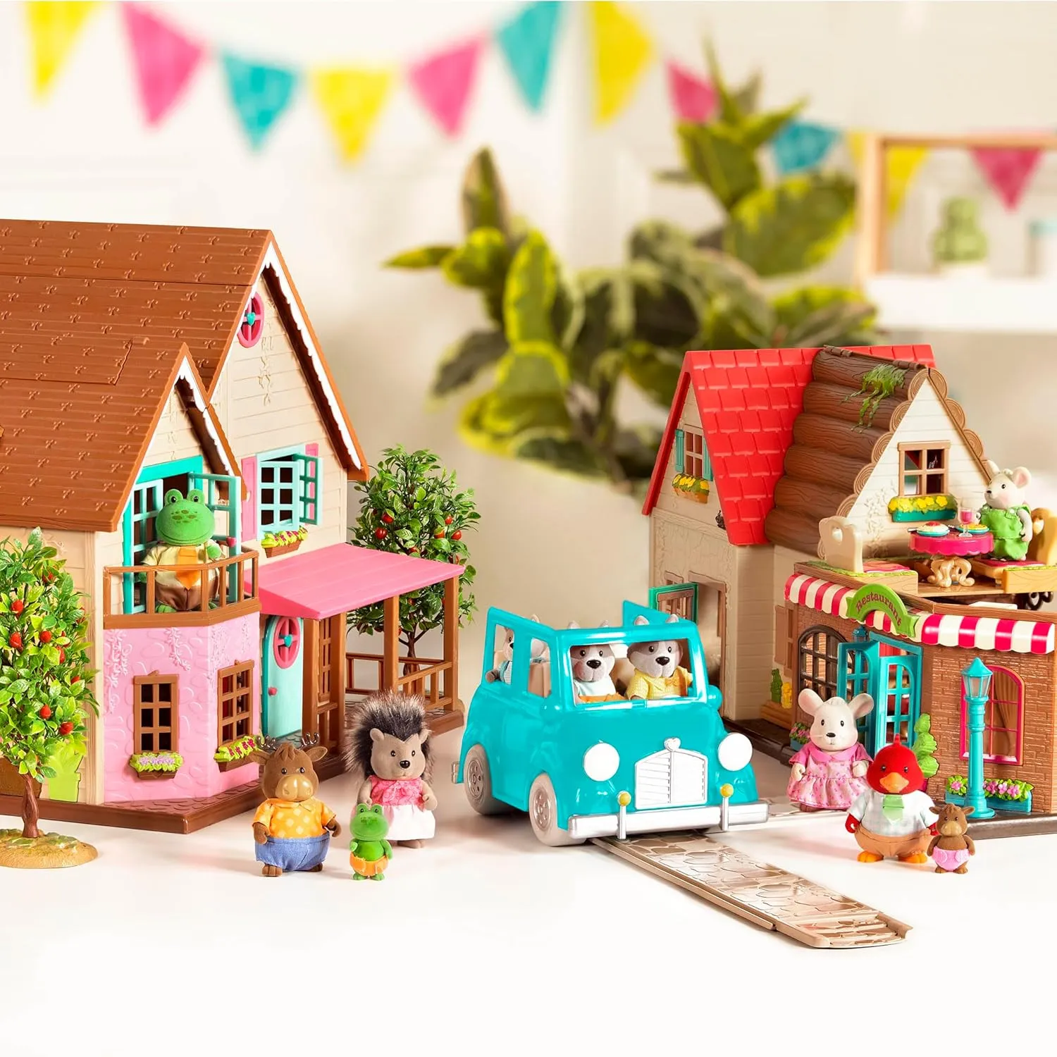 Lil Woodzeez – Portable Dollhouse Playset with 2 Posable Figures – Playhouse Toy – Travel Suitcase Bedroom & Mini Furniture – Animal Figurines – Kids 3 Years  
