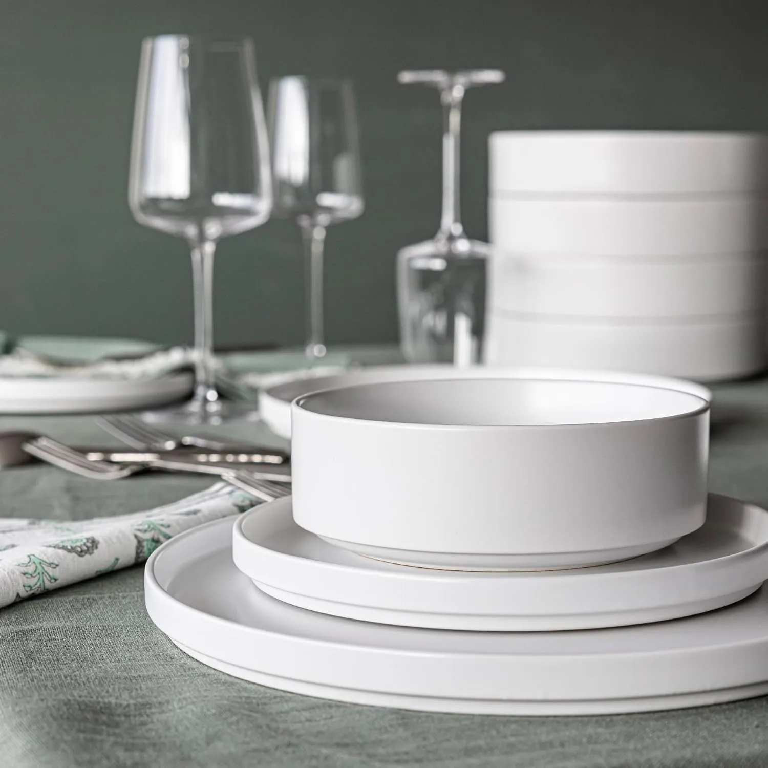 over&back Stackable Cereal Bowl Set - Stoneware Dishes - Comes with 4 Cereal Bowls - Easy-to-Stack Breakfast Place Settings - 6.2" x 6.2" x 2.2" - 25oz - Semi-Matte White