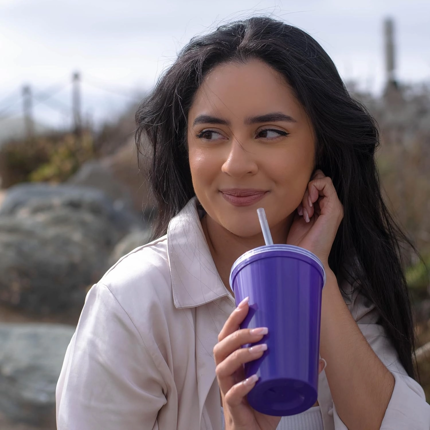 Rolling Sands 22 oz Reusable Plastic Cups with Lids, 10 Pack, USA Made Green Tumblers; Includes 10 Reusable Straws; Dishwasher Safe
