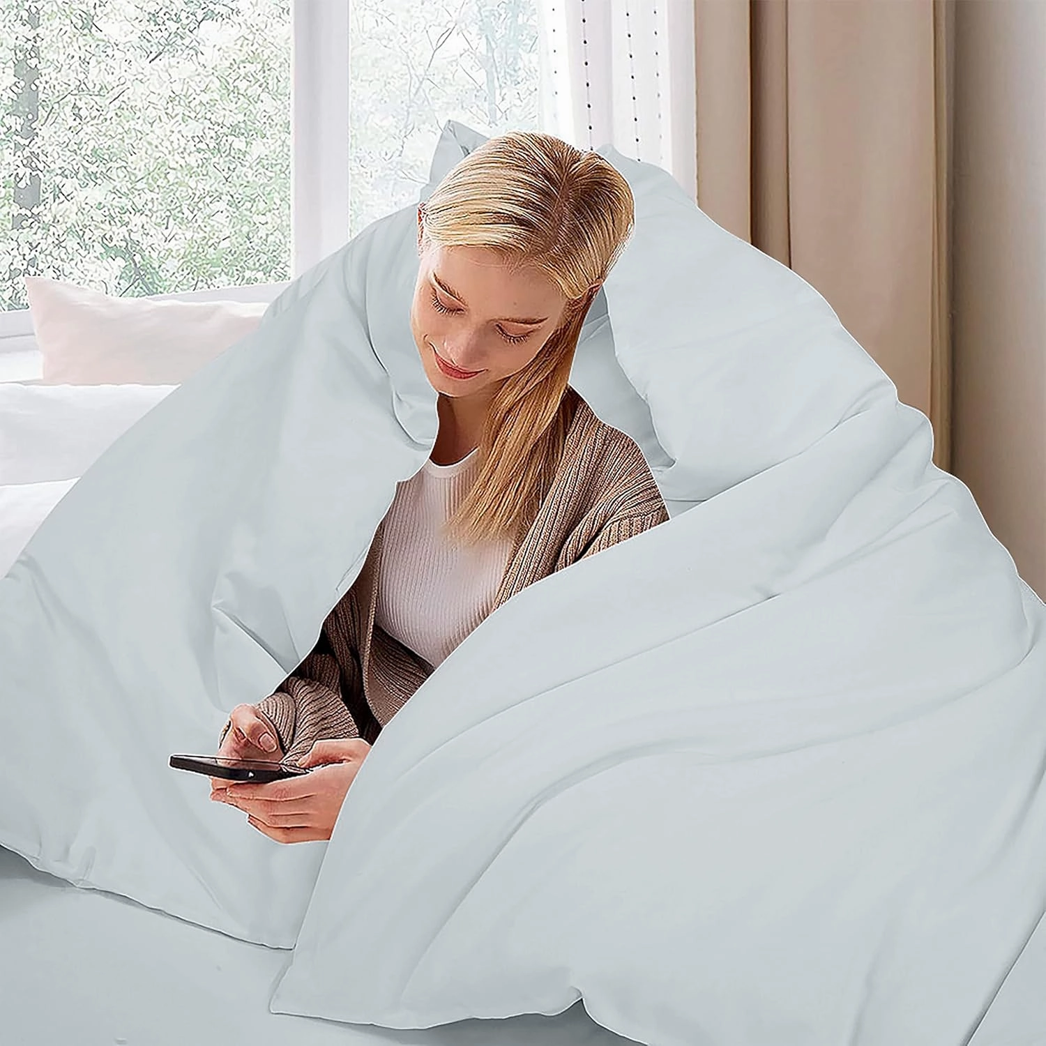 ROYALE LINENS White Duvet Cover Queen Size - 3 Piece Bedding Comforter Covers - Zipper Closure - 1 Queen Duvet Cover 90x90 inches and 2 Pillow Shams - No Comforter Included