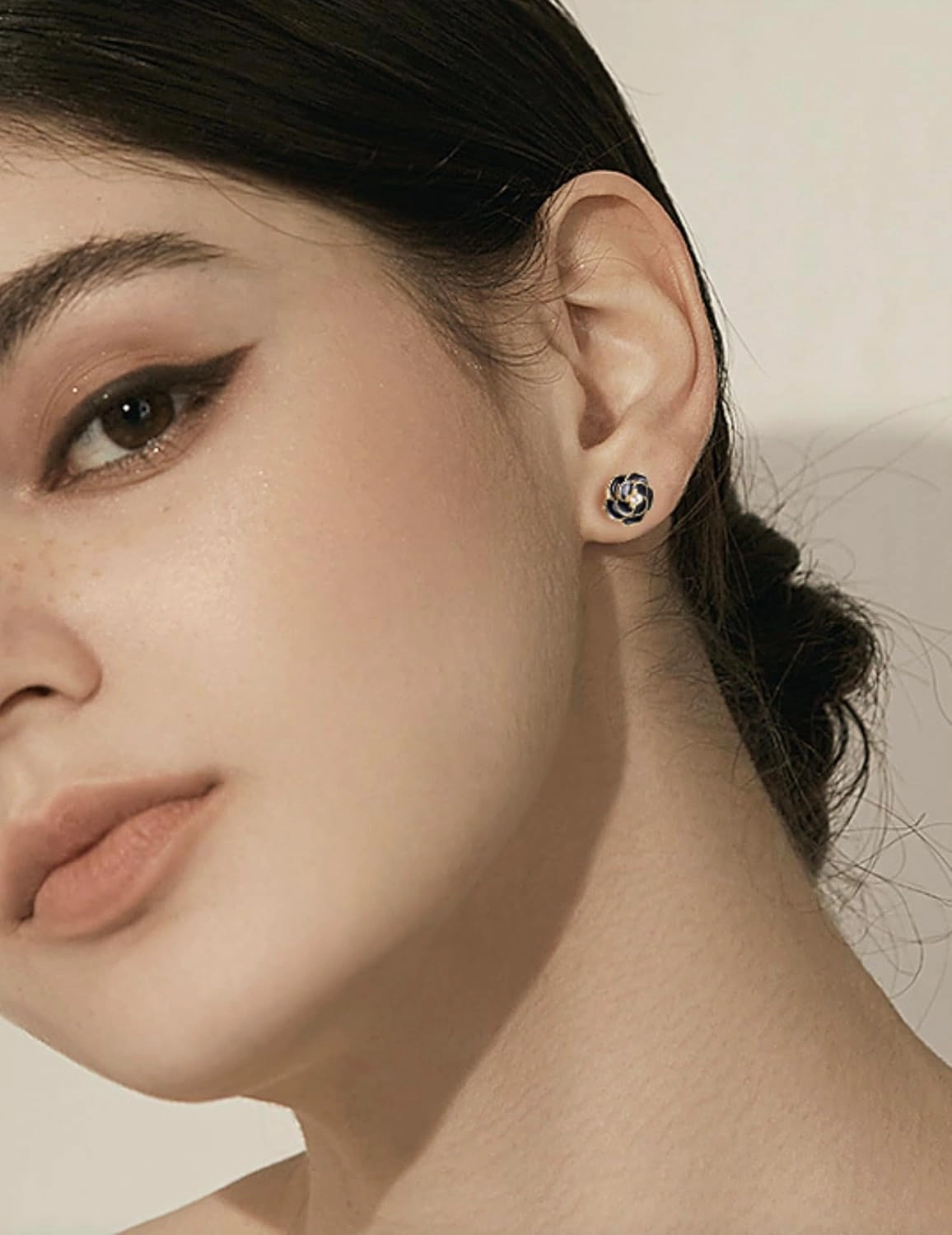 S925 Sterling Silver Dainty Rose Flower Stud Earrings with Freshwater Cultured White Pearl Hypoallergenic Stud Earrings Fashion Jewelry Gift for Women & Teen Girls