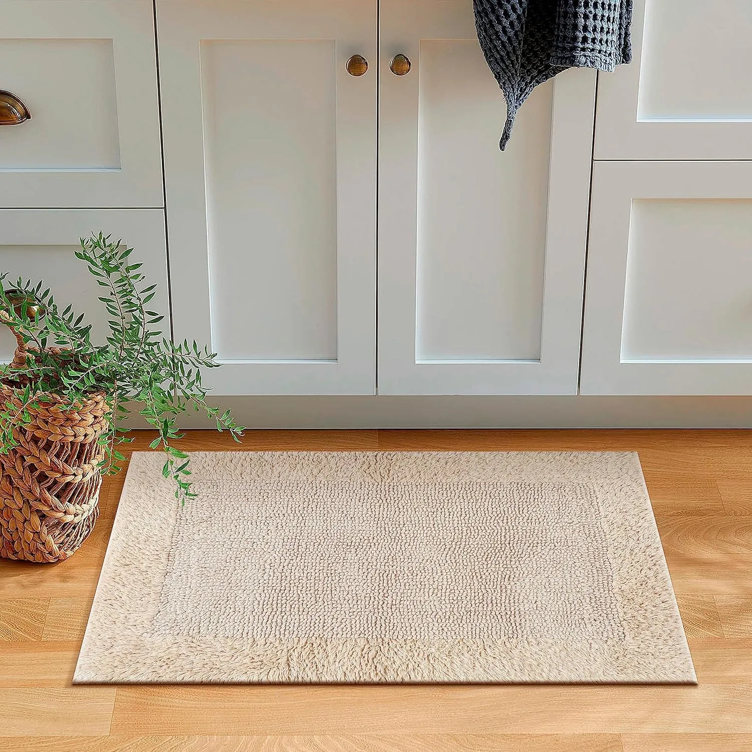 Savi Home Bath Mat Rug 17x24 Linen, 100% Pure Cotton, Super Soft White, Plush & Absorbent, Hand Tufted Heavy Weight Construction, Full Reversible Step Out Rugs