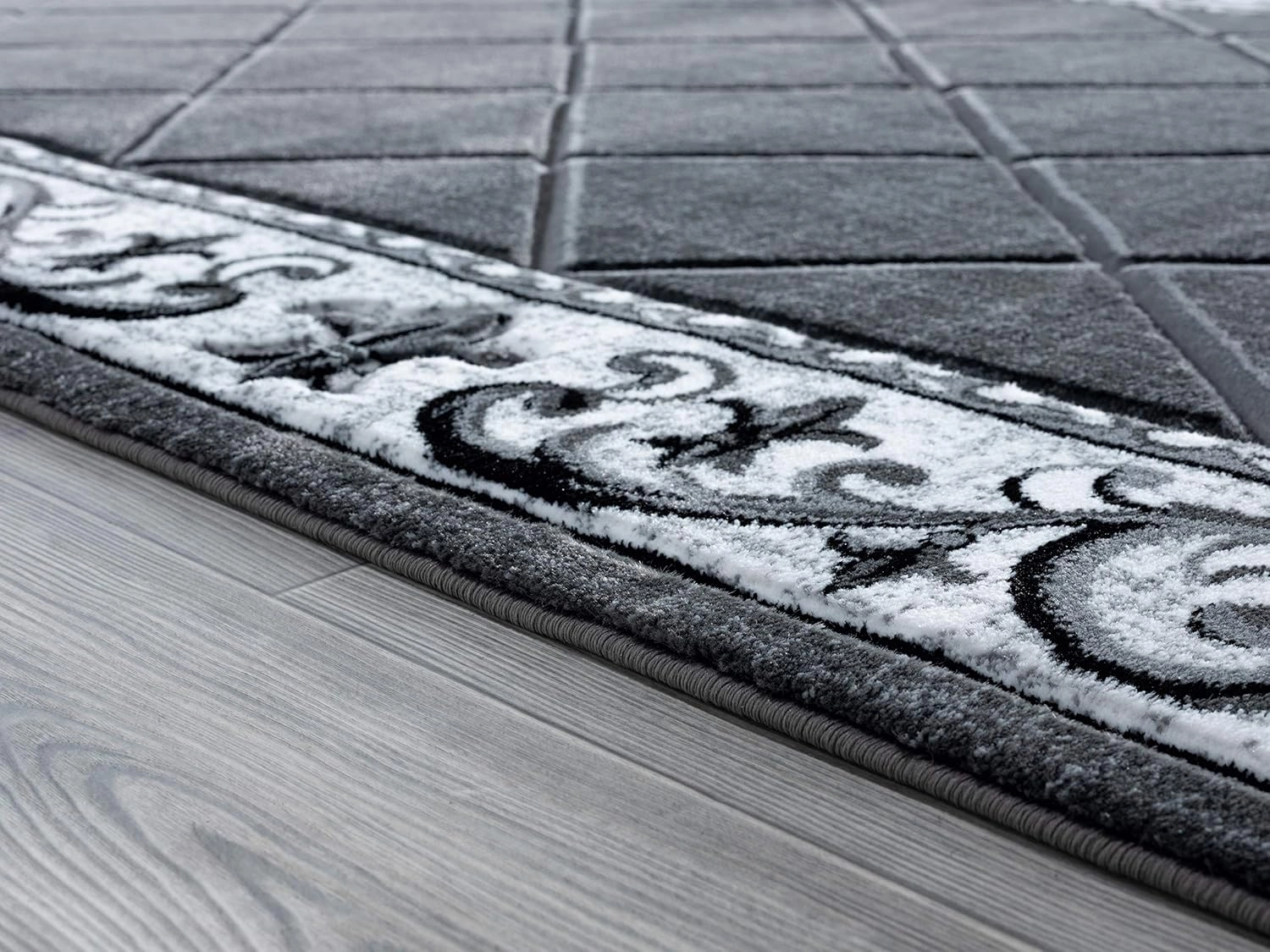United Weavers of America Bristol Altamont Grey Accent Rug, 1'10" x 2'8"