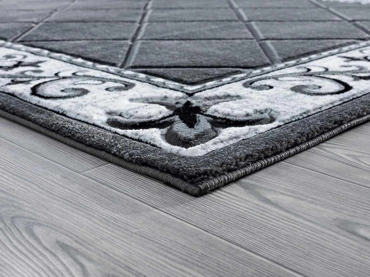 United Weavers of America Bristol Altamont Grey Accent Rug, 1'10" x 2'8"