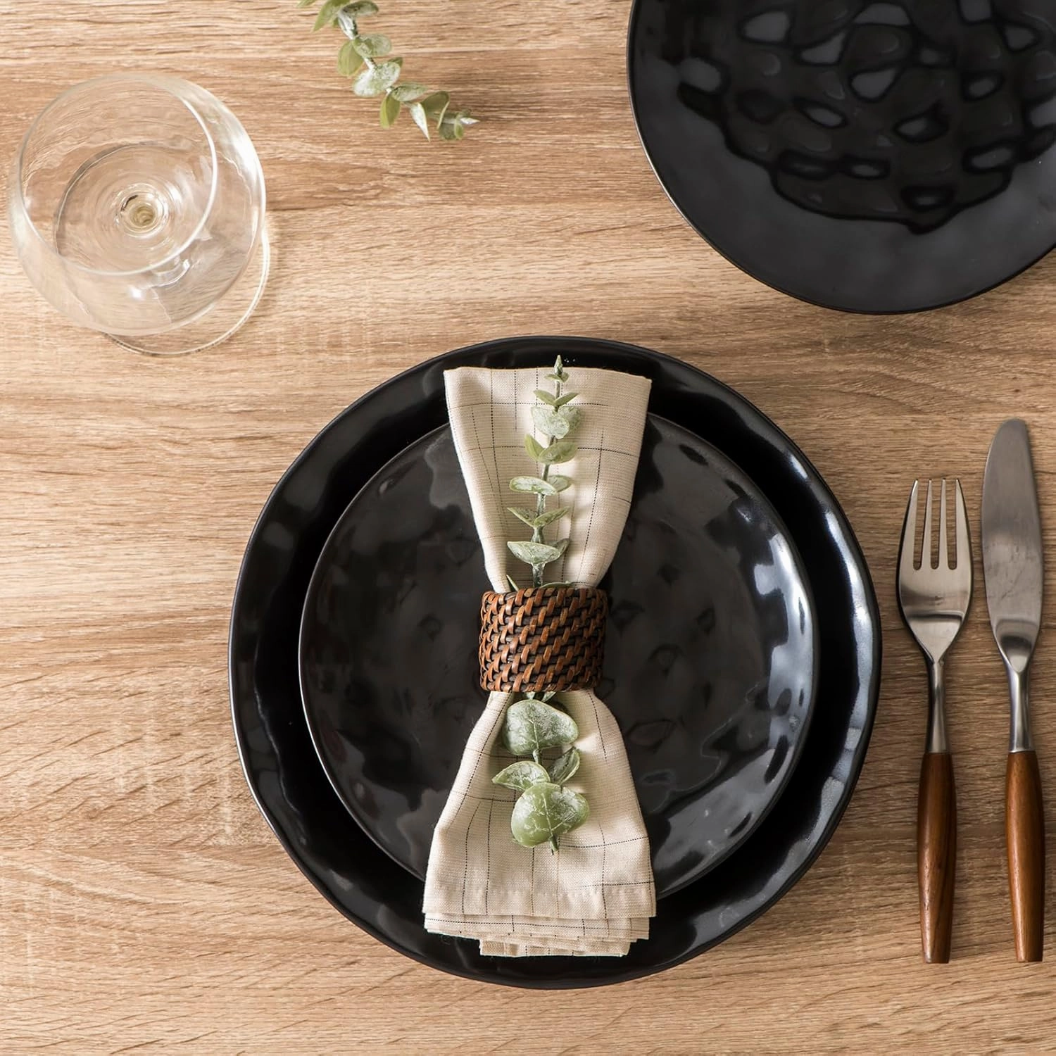 vicrays Ceramic Dinner Plates Set, 10 Inch, Microwave, Oven, Dishwasher Safe, Round, Porcelain Fluted Suitable for Steak, Pasta, Pizza, Home, Restaurant - Set of 6 Black