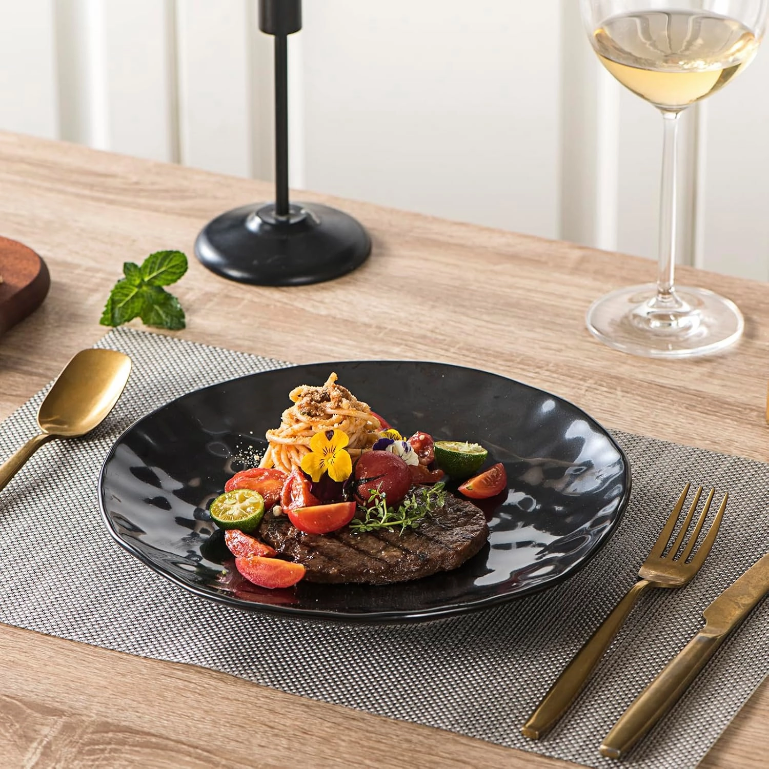 vicrays Ceramic Dinner Plates Set, 10 Inch, Microwave, Oven, Dishwasher Safe, Round, Porcelain Fluted Suitable for Steak, Pasta, Pizza, Home, Restaurant - Set of 6 Black