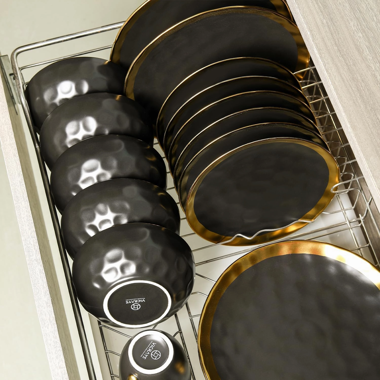 vicrays Ceramic Salad Bowls Set for Kitchen, Serving - 24 Ounce Soup Bowls, Pasta Bowls, Chip Resistant, Dishwasher Safe, NOT Microwave Safe, Fluted, Stoneware, Set of 6 (Black with Golden)