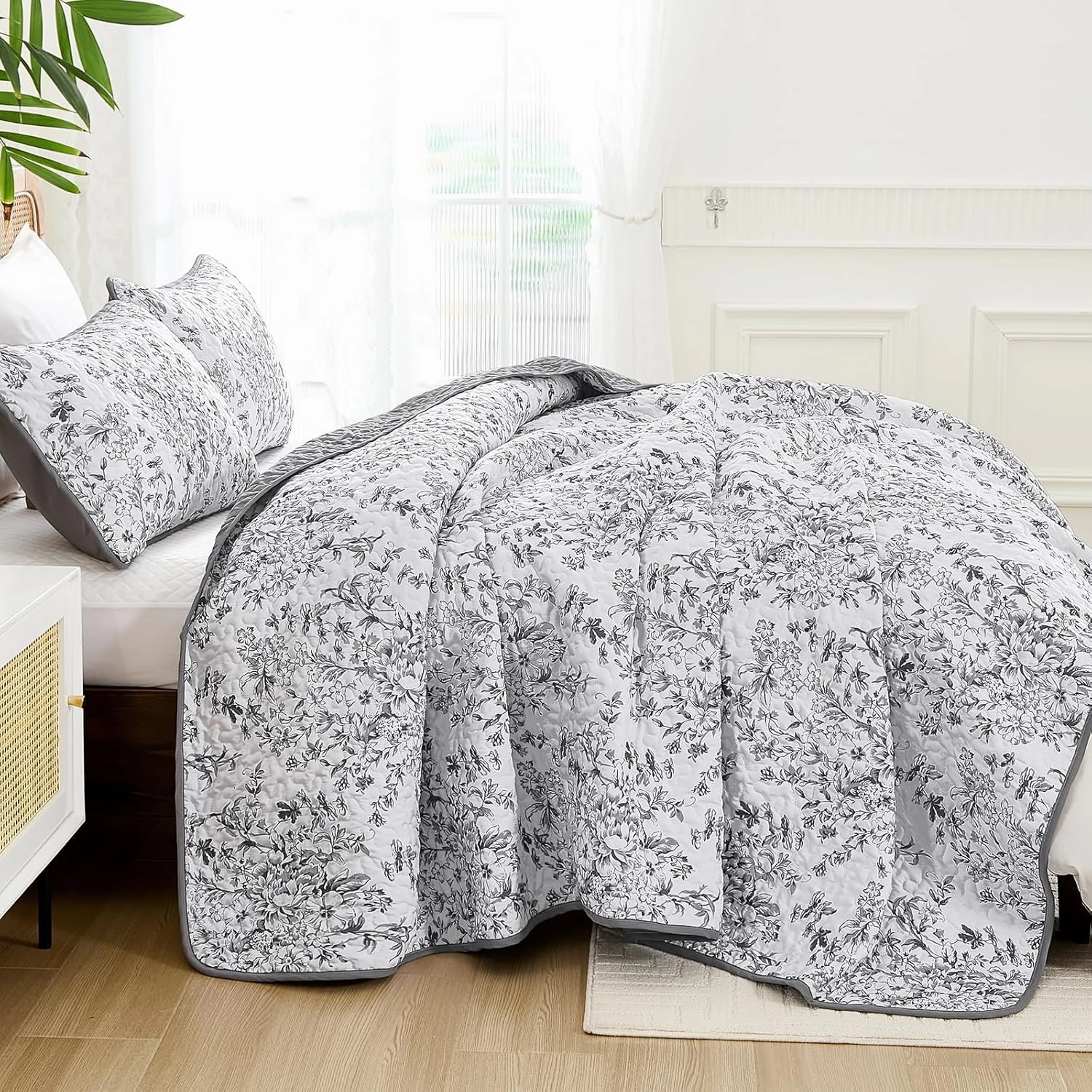 WONGS BDEEING Quilt King Size, Grey Quilt Bedding Set with 2 Pillowcases, Botanical Quilt for King Bed, Soft Microfiber Lightweight Coverlet Bedspread for All Season (110"×90", 3 Pieces)